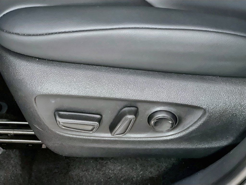 Used 2026 Toyota Highlander XLE AWD/4WD image 13