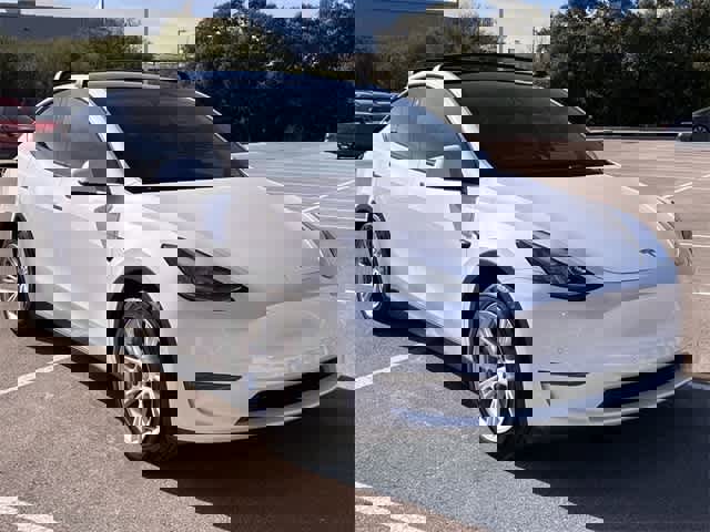 Used 2021 Tesla Model Y Long Range image 8