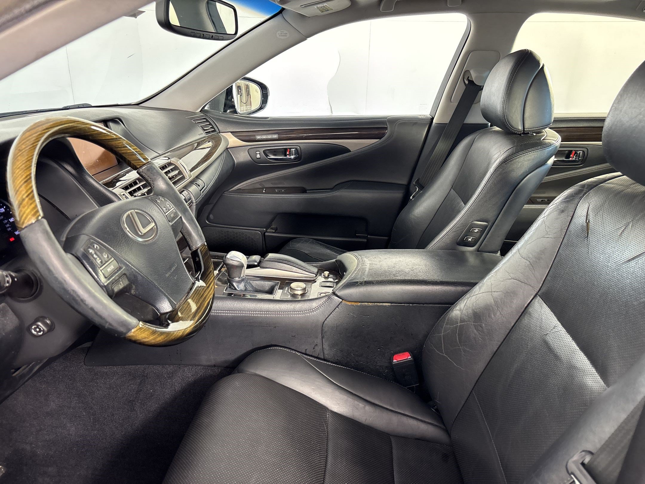 Used 2013 Lexus LS 460 AWD w/ Comfort Pkg image 5