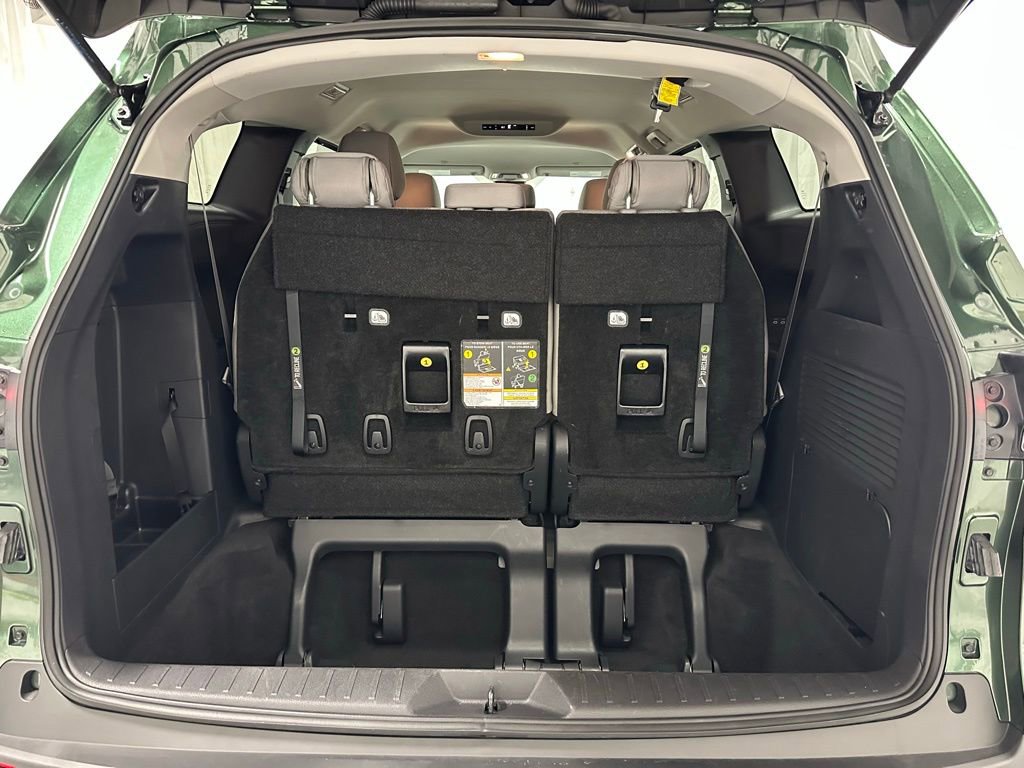 Used 2025 Toyota Sienna LE FWD image 53