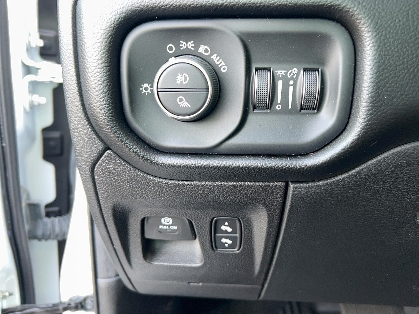 Used 2022 RAM 1500 Laramie RWD image 15