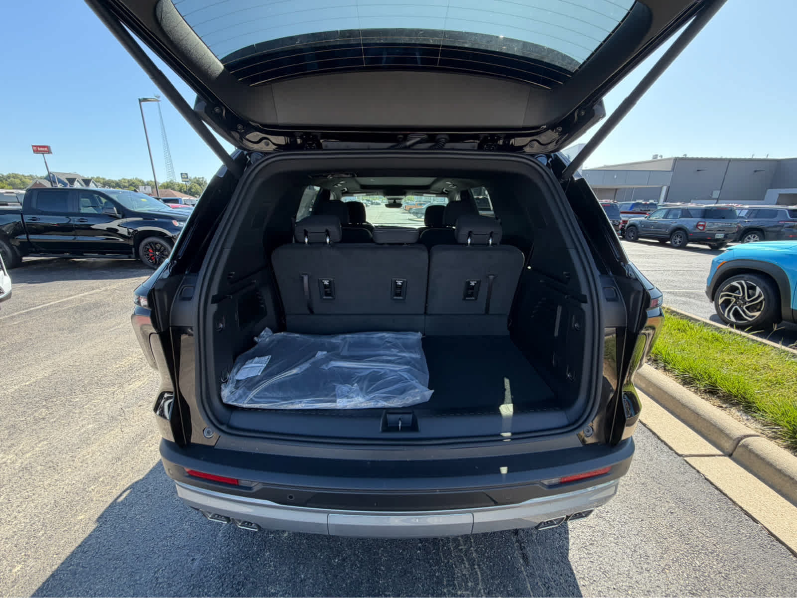 New 2027 Chevrolet Traverse LT w/ Enhanced Driving Package FWD image 19