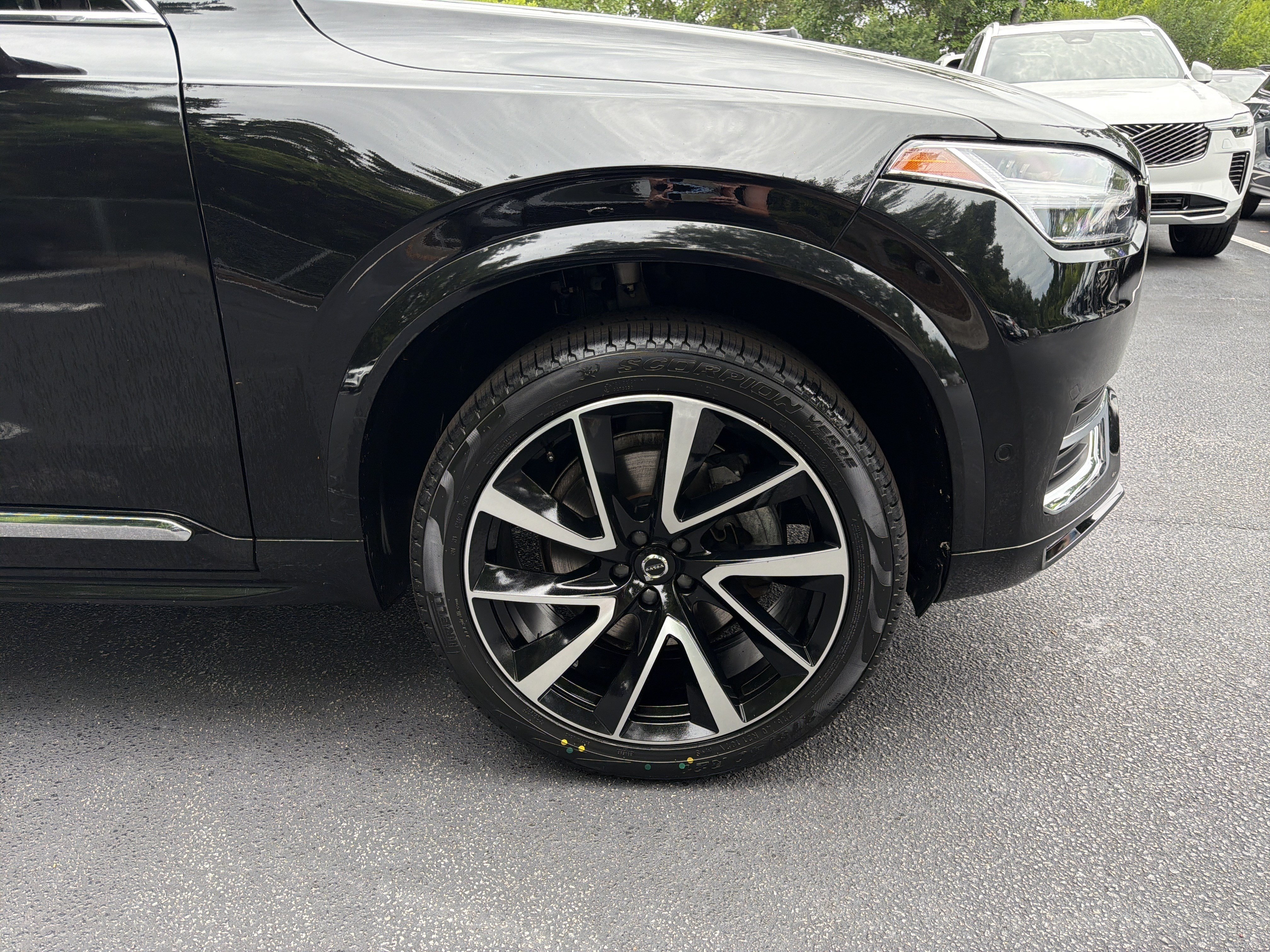 Certified 2023 Volvo XC90 B5 Plus AWD/4WD image 13