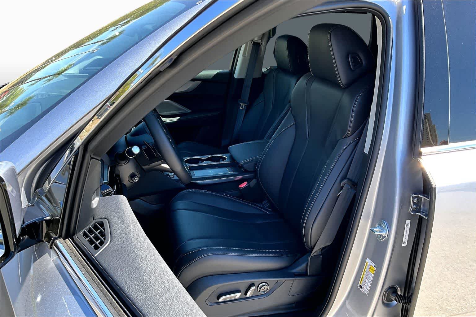 Certified 2026 Acura MDX w/ Technology Package FWD image 9