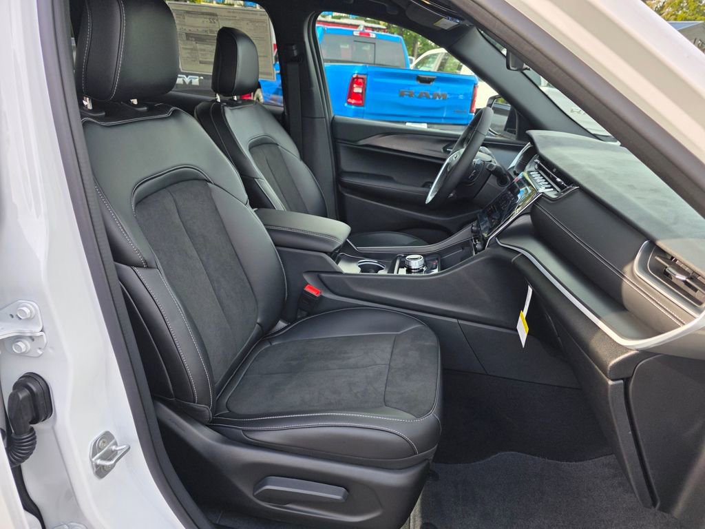 New 2025 Jeep Grand Cherokee Altitude AWD/4WD image 26