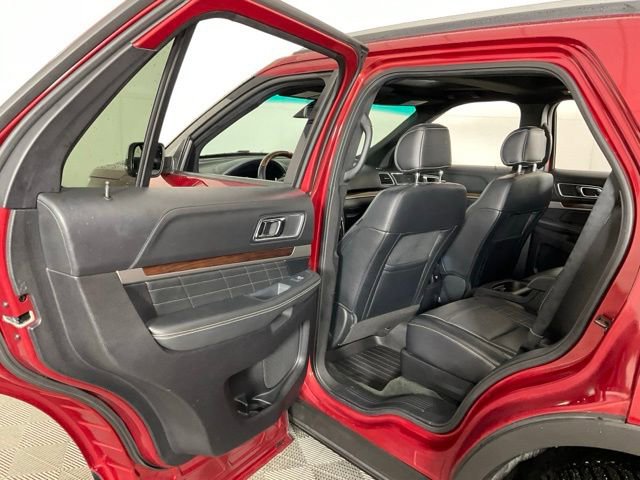 Used 2016 Ford Explorer Platinum image 29