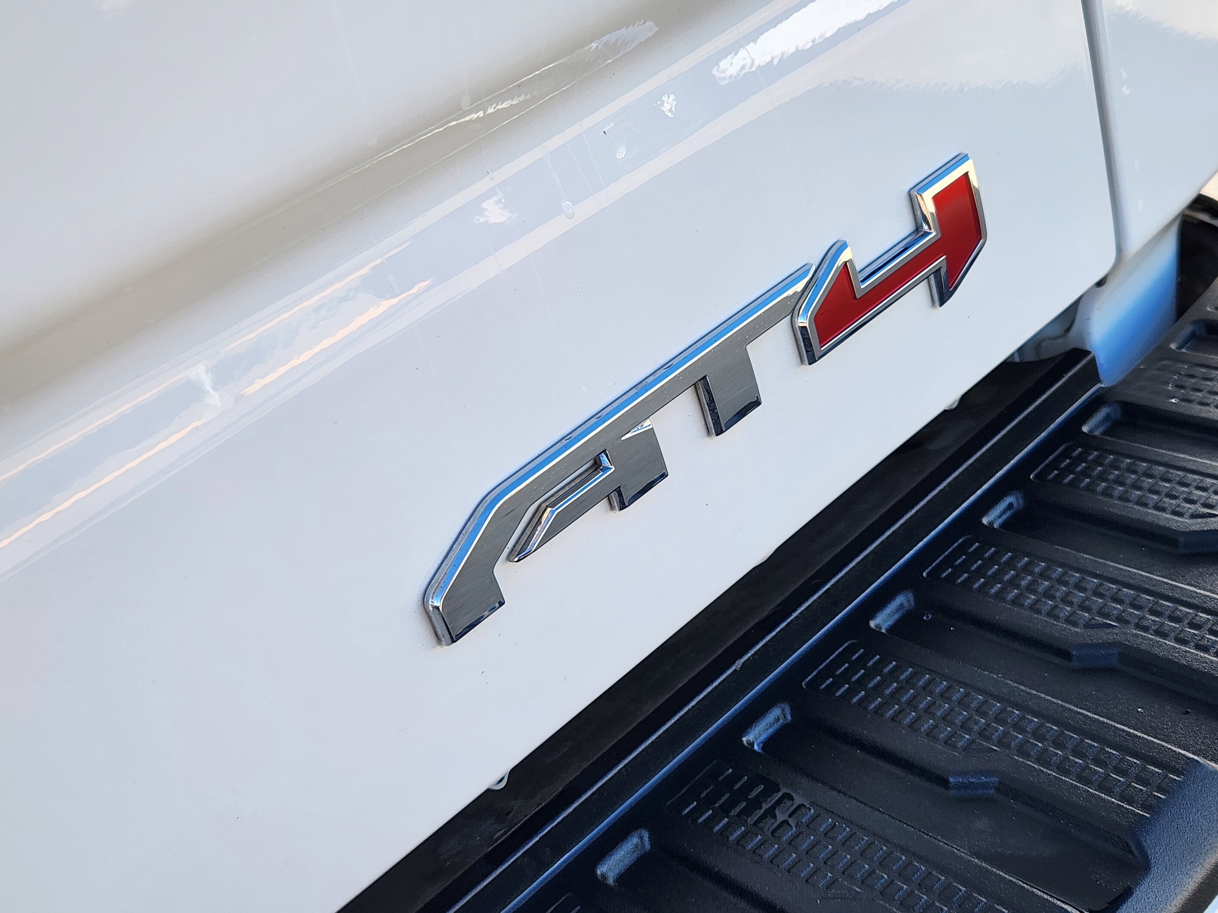 Certified 2024 GMC Sierra 1500 AT4 w/ Technology Package AWD/4WD image 12