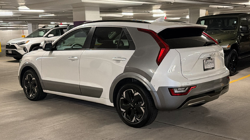 Certified 2023 Kia Niro Wave FWD image 3