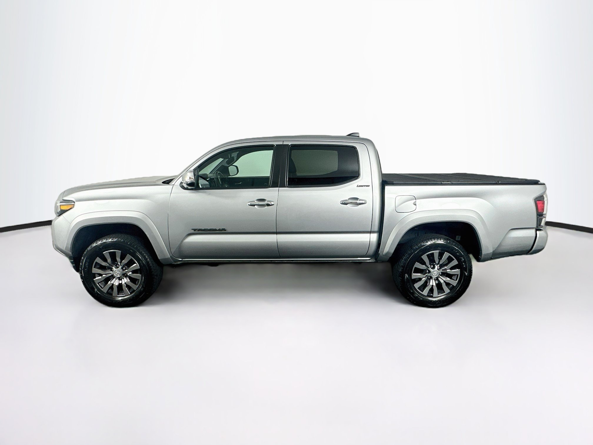 Used 2022 Toyota Tacoma Limited AWD/4WD image 4