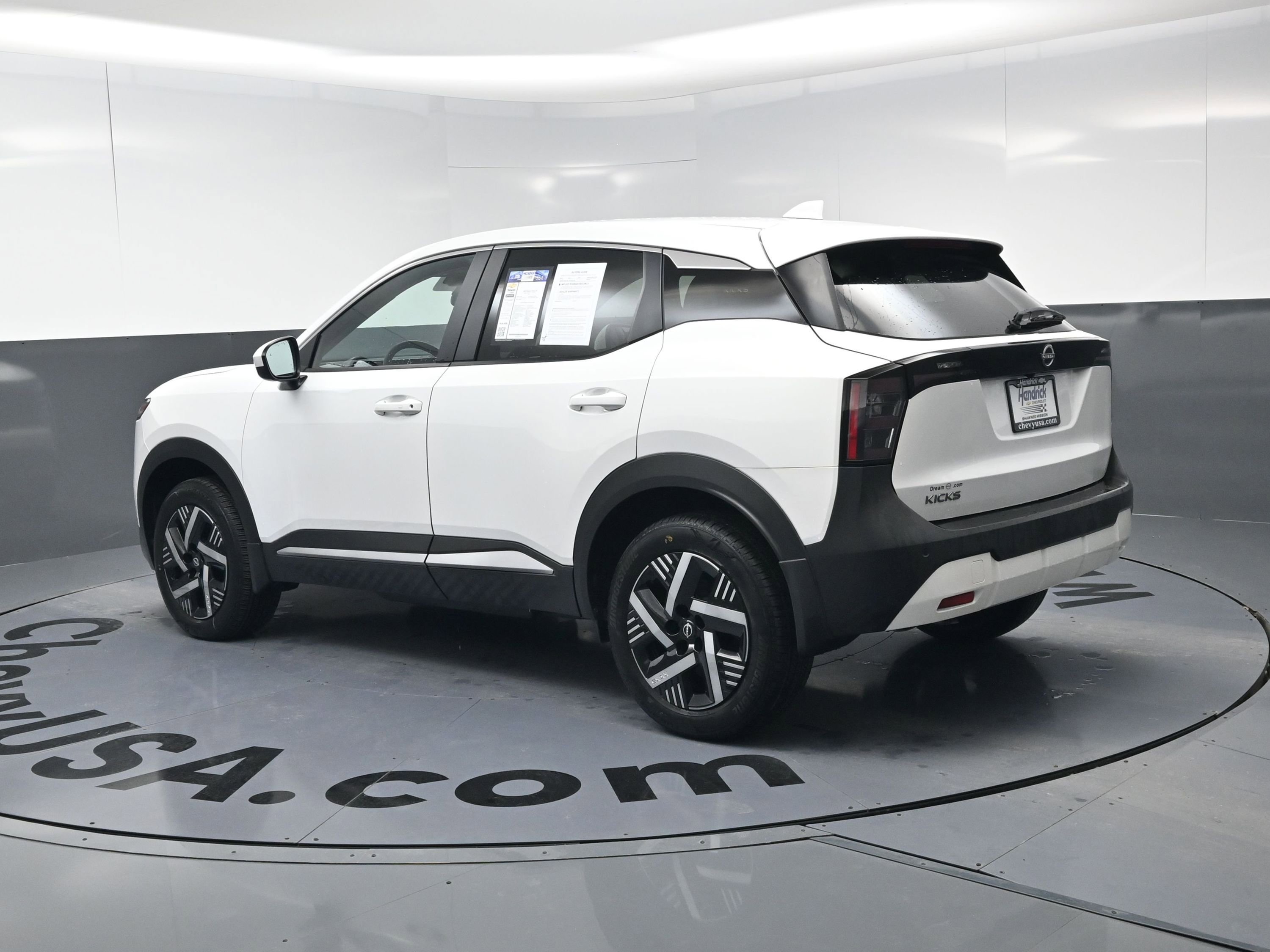 Used 2025 Nissan Kicks SV w/ Charging Package image 19