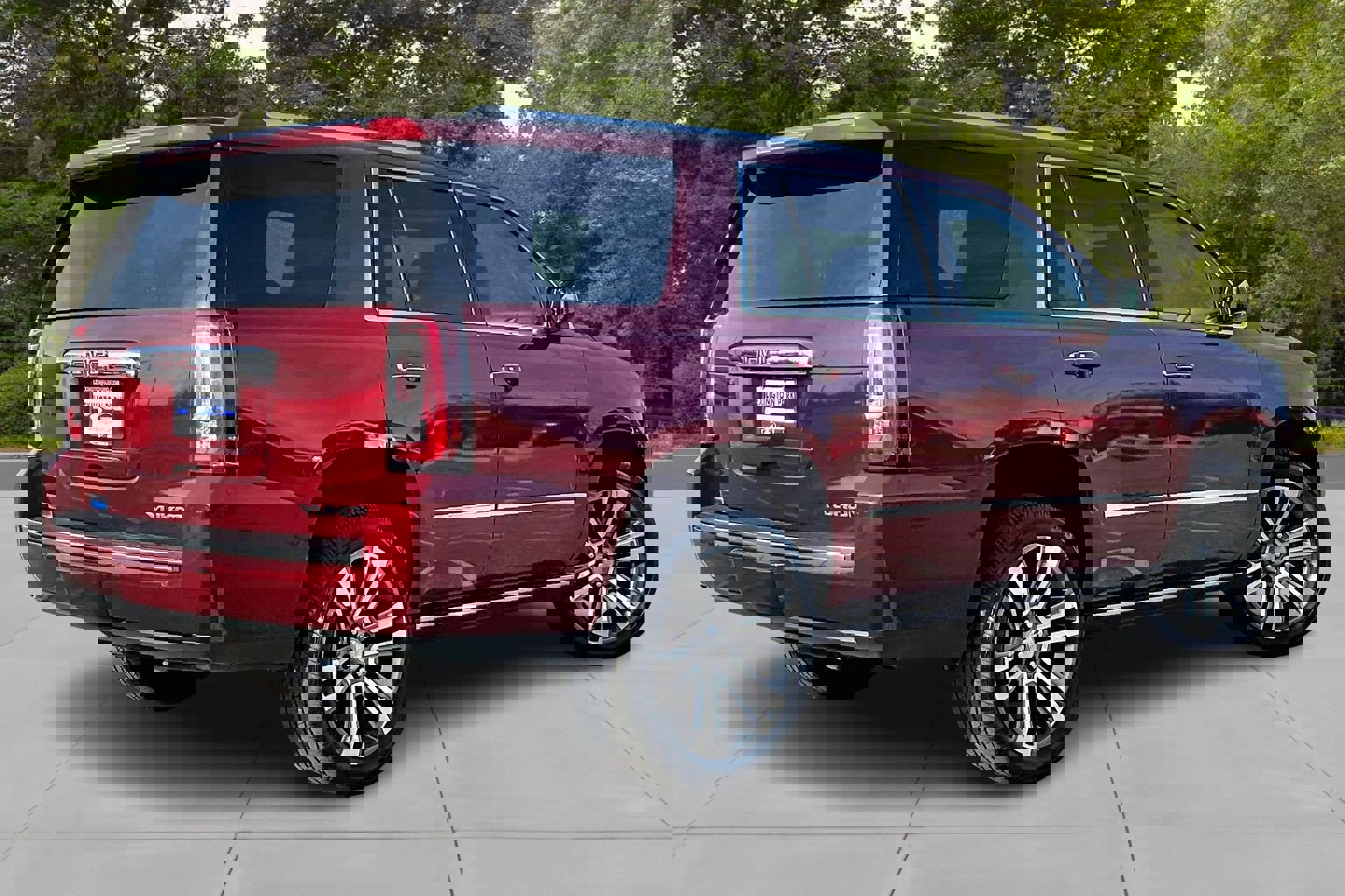 Used 2020 GMC Yukon Denali w/ Denali Premium Package image 5