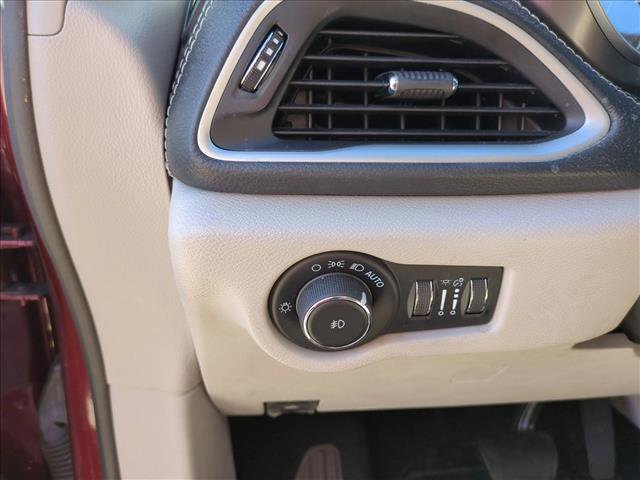 Used 2021 Chrysler Pacifica Touring-L w/ Premium & Safety Sphere Group FWD image 10