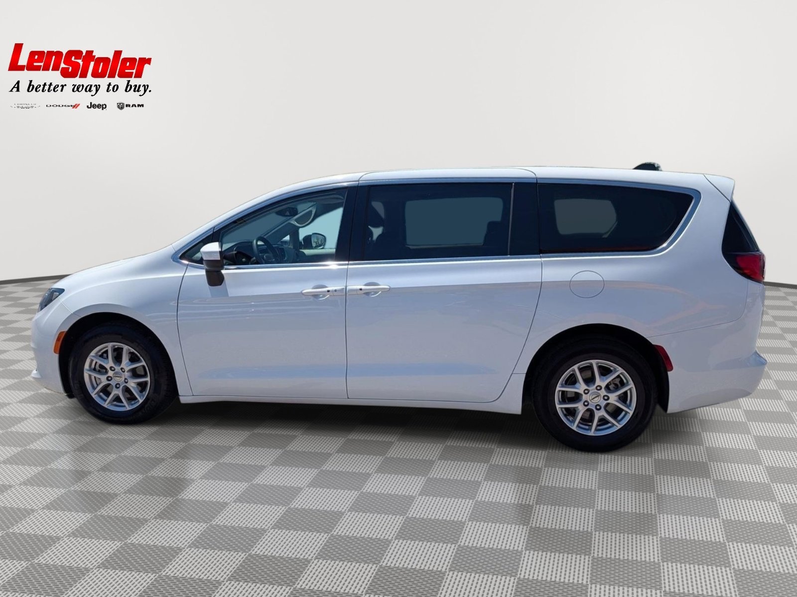 Used 2023 Chrysler Voyager LX FWD video 2