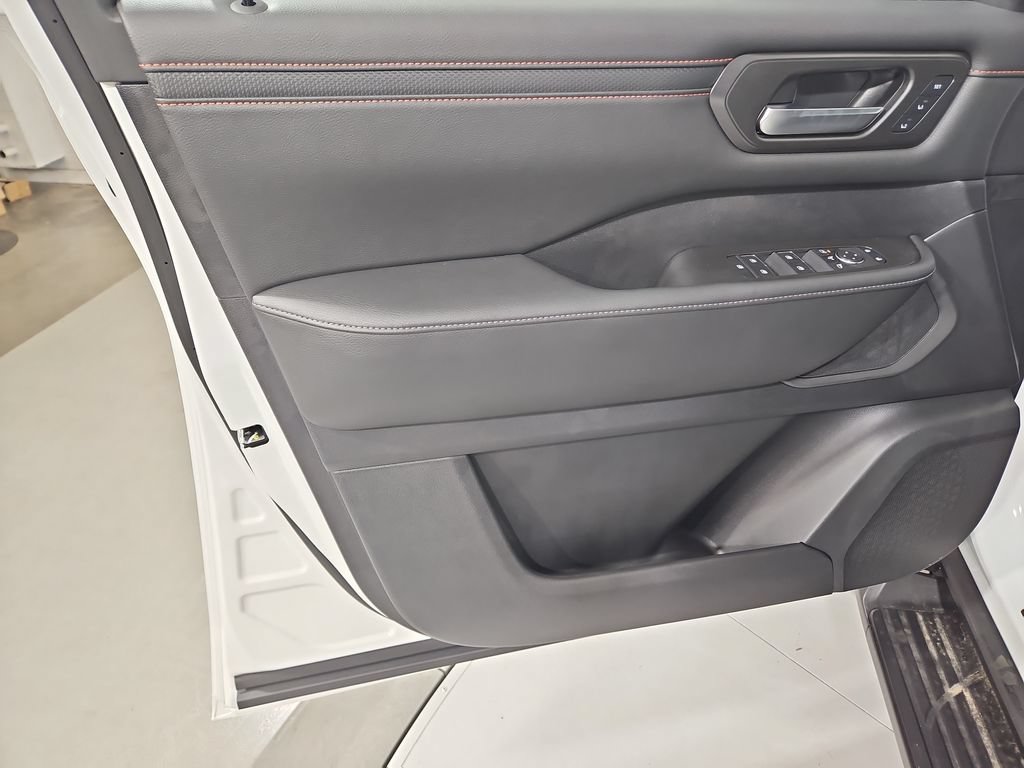 New 2026 Nissan Armada PRO-4X AWD/4WD image 10