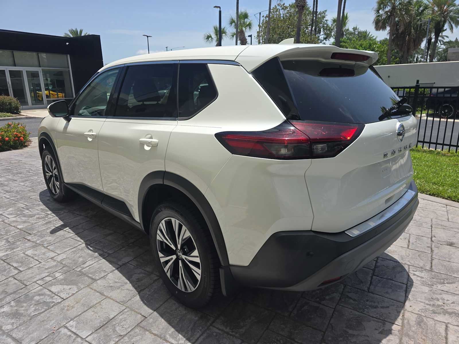 Used 2021 Nissan Rogue SV FWD image 6