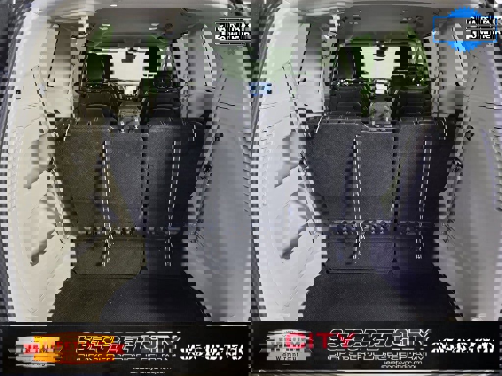 Used 2024 Chrysler Pacifica Touring-L image 31