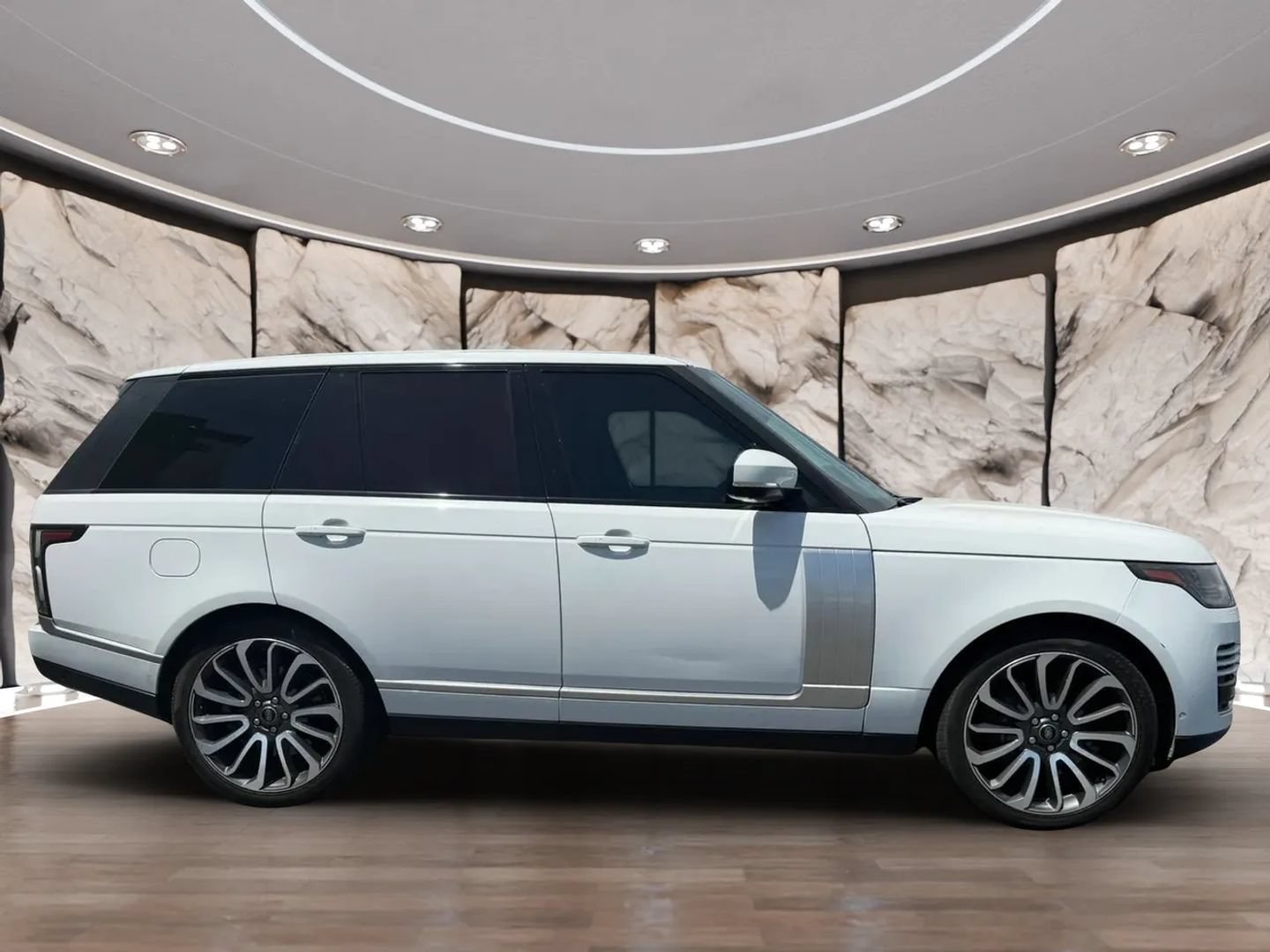 Used 2018 Land Rover Range Rover Supercharged AWD/4WD image 4