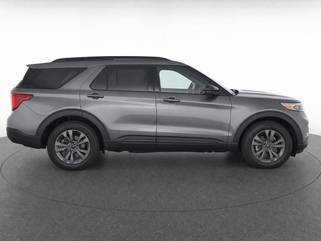 Used 2023 Ford Explorer XLT w/ Equipment Group 202A AWD/4WD image 24