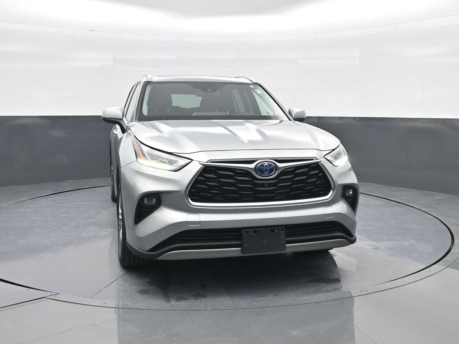 Used 2022 Toyota Highlander Platinum image 2
