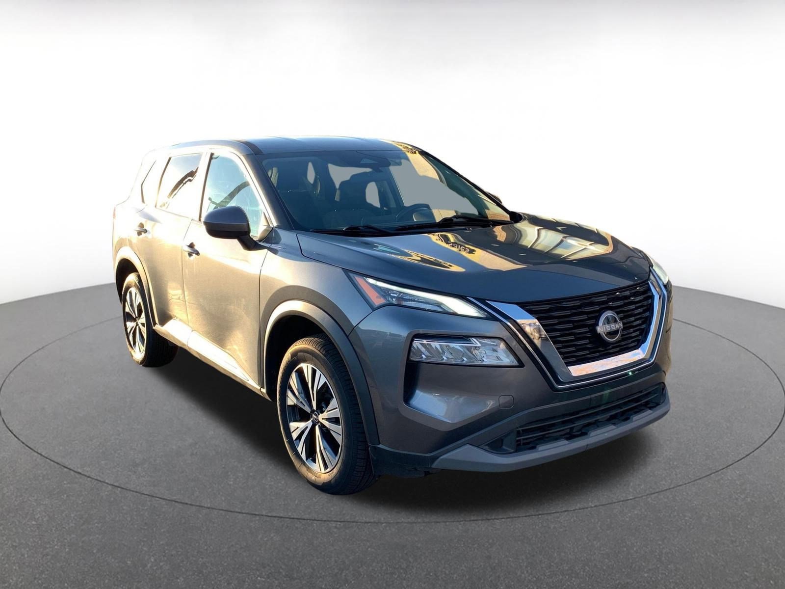 Used 2023 Nissan Rogue SV image 1