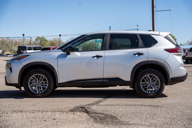 Used 2024 Nissan Rogue S AWD/4WD image 8