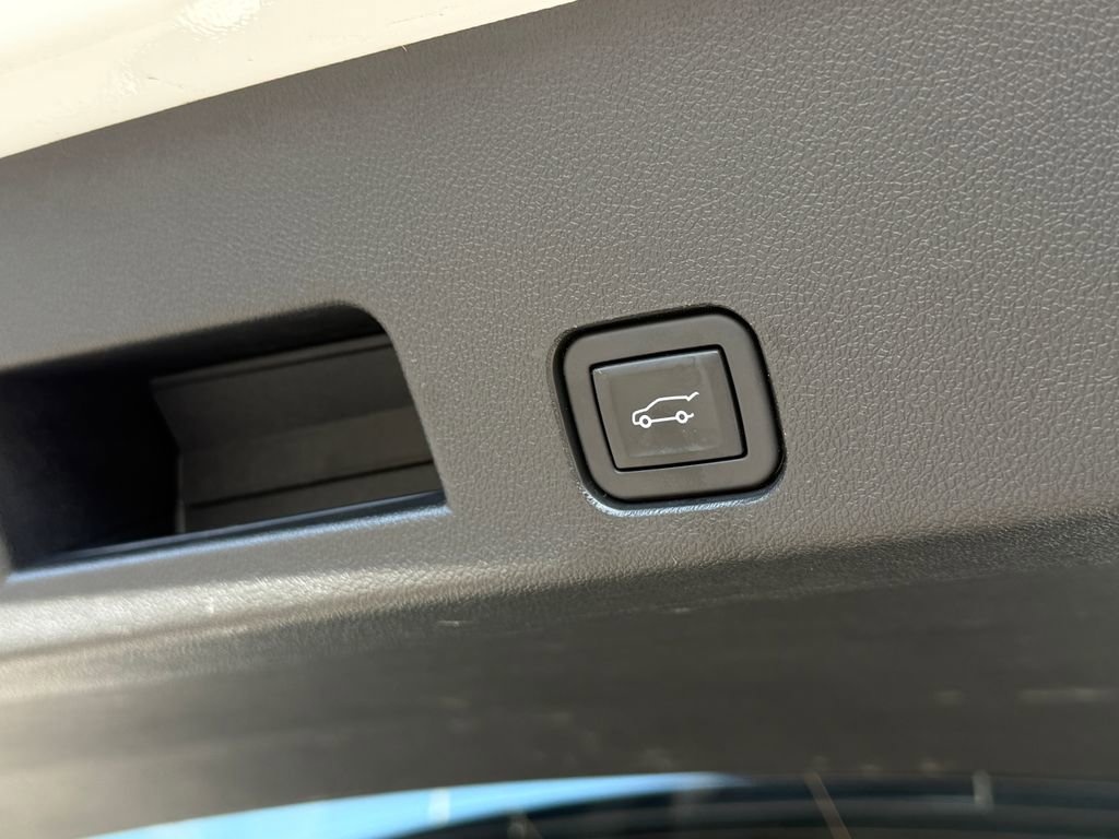 Used 2024 Chevrolet Traverse LT image 15