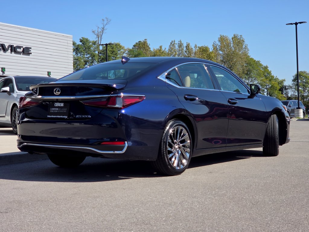 Certified 2025 Lexus ES 300h Ultra Luxury FWD image 28