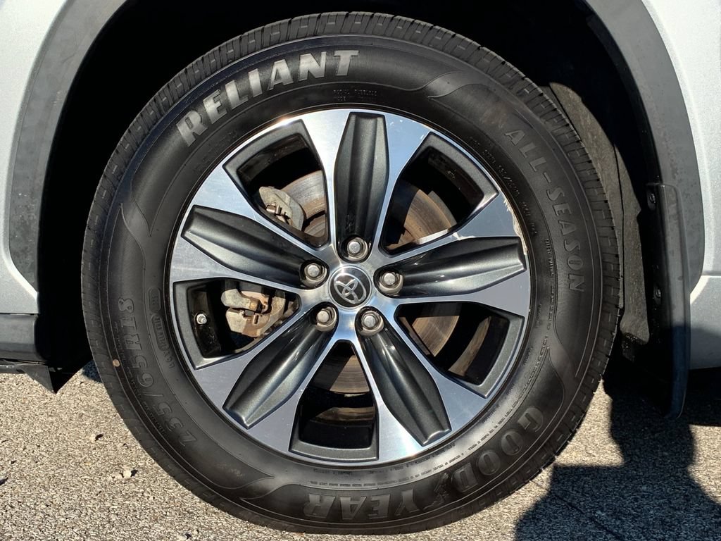 Used 2021 Toyota Highlander XLE AWD/4WD image 33