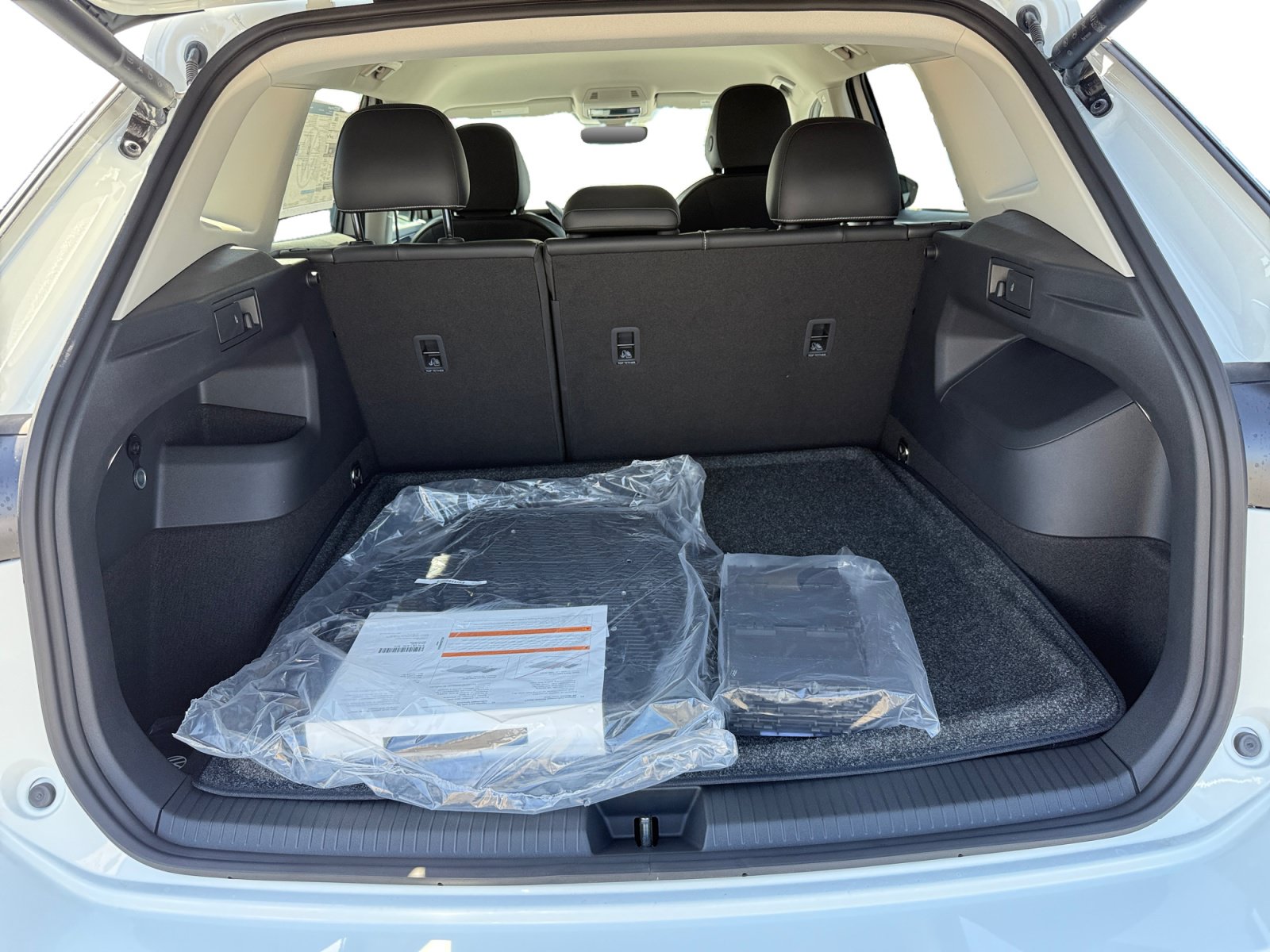 New 2026 Volkswagen Tiguan SE FWD image 17
