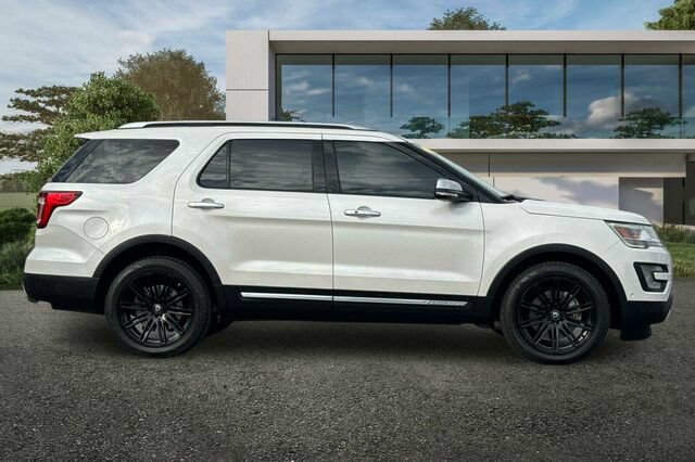 Used 2016 Ford Explorer Platinum AWD/4WD image 3