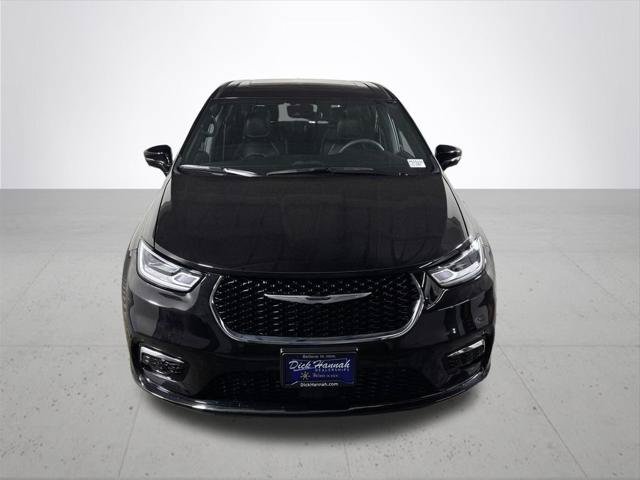 Certified 2025 Chrysler Pacifica Select AWD/4WD image 3