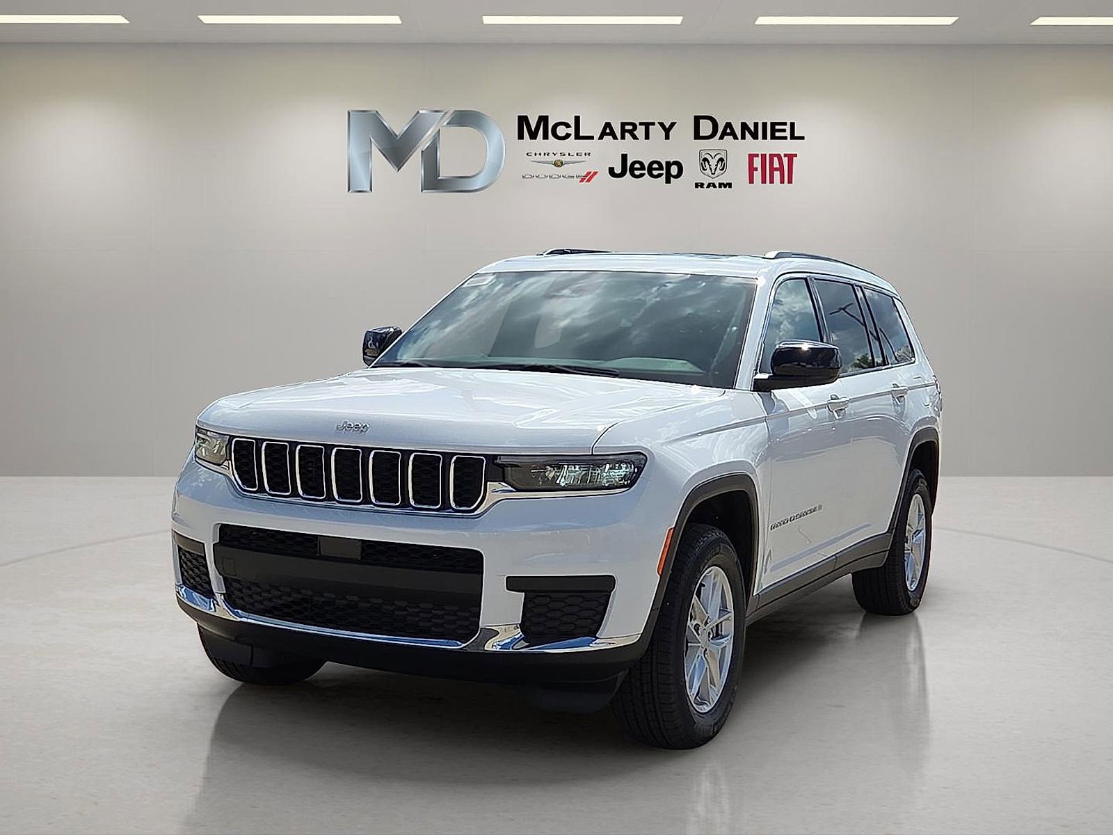 New 2025 Jeep Grand Cherokee L Laredo w/ Luxury Tech Group I image 2