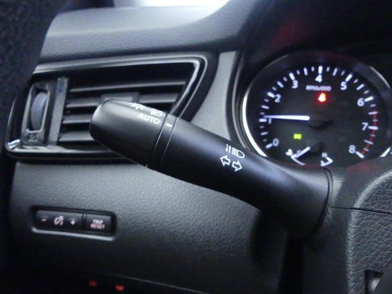 Used 2021 Nissan Rogue Sport S image 18