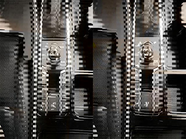 Used 2023 Kia Sorento SX image 34