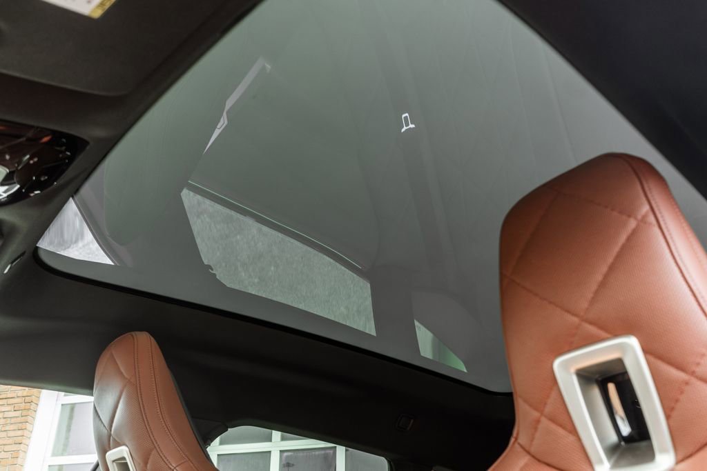 Used 2023 BMW iX xDrive50 w/ Premium Package image 11