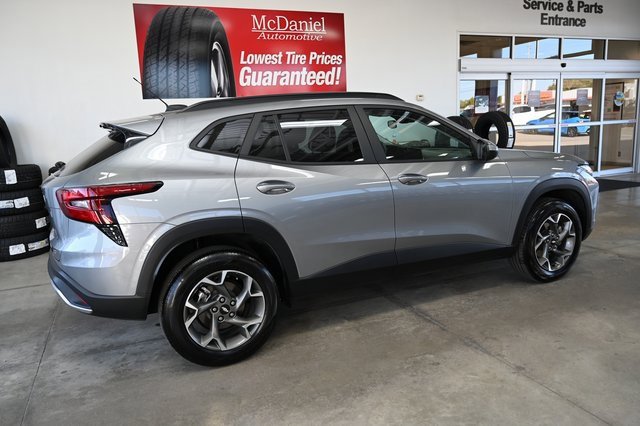 Used 2024 Chevrolet Trax LT w/ Driver Confidence Package image 5