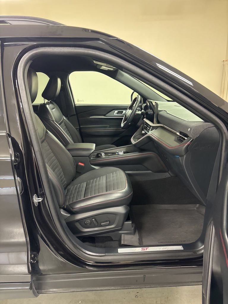 Used 2025 Ford Explorer ST-Line w/ Premium Package AWD/4WD image 19