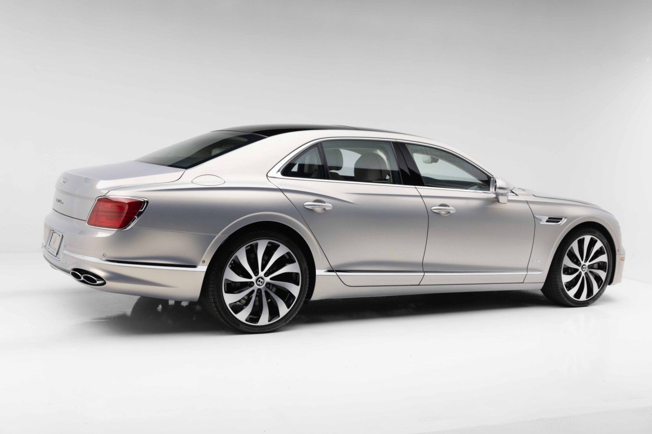 Used 2024 Bentley Flying Spur Azure AWD/4WD image 19