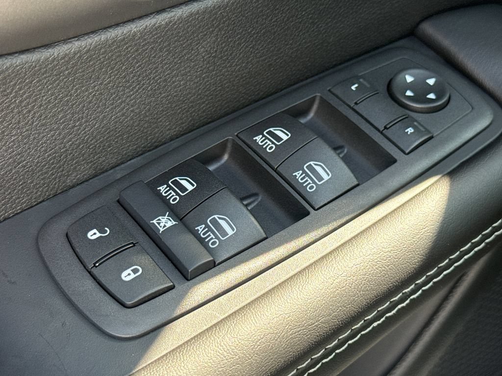 New 2027 Chrysler Pacifica Select FWD image 21