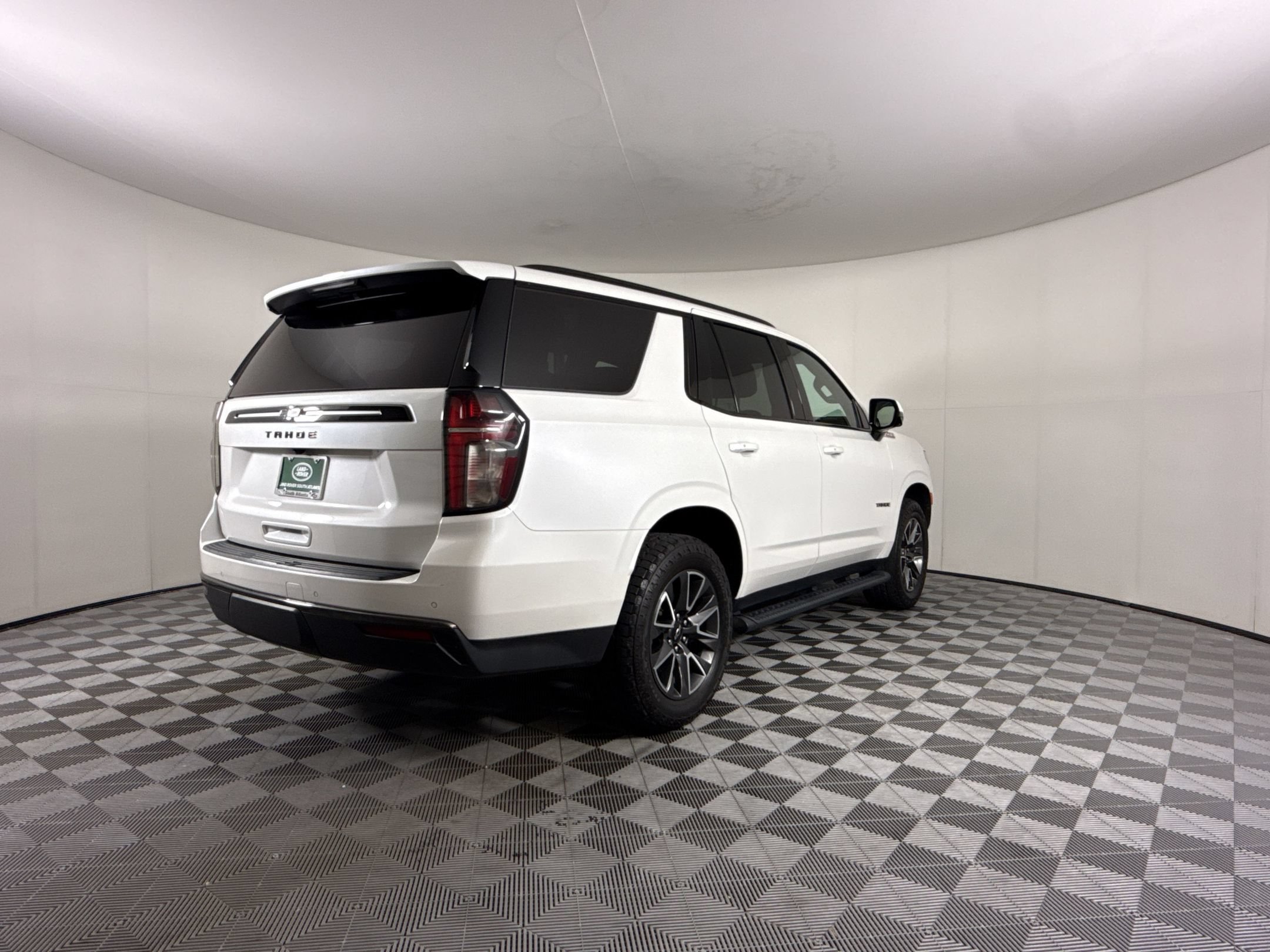 Used 2022 Chevrolet Tahoe Z71 w/ Z71 Off-Road Package AWD/4WD image 9