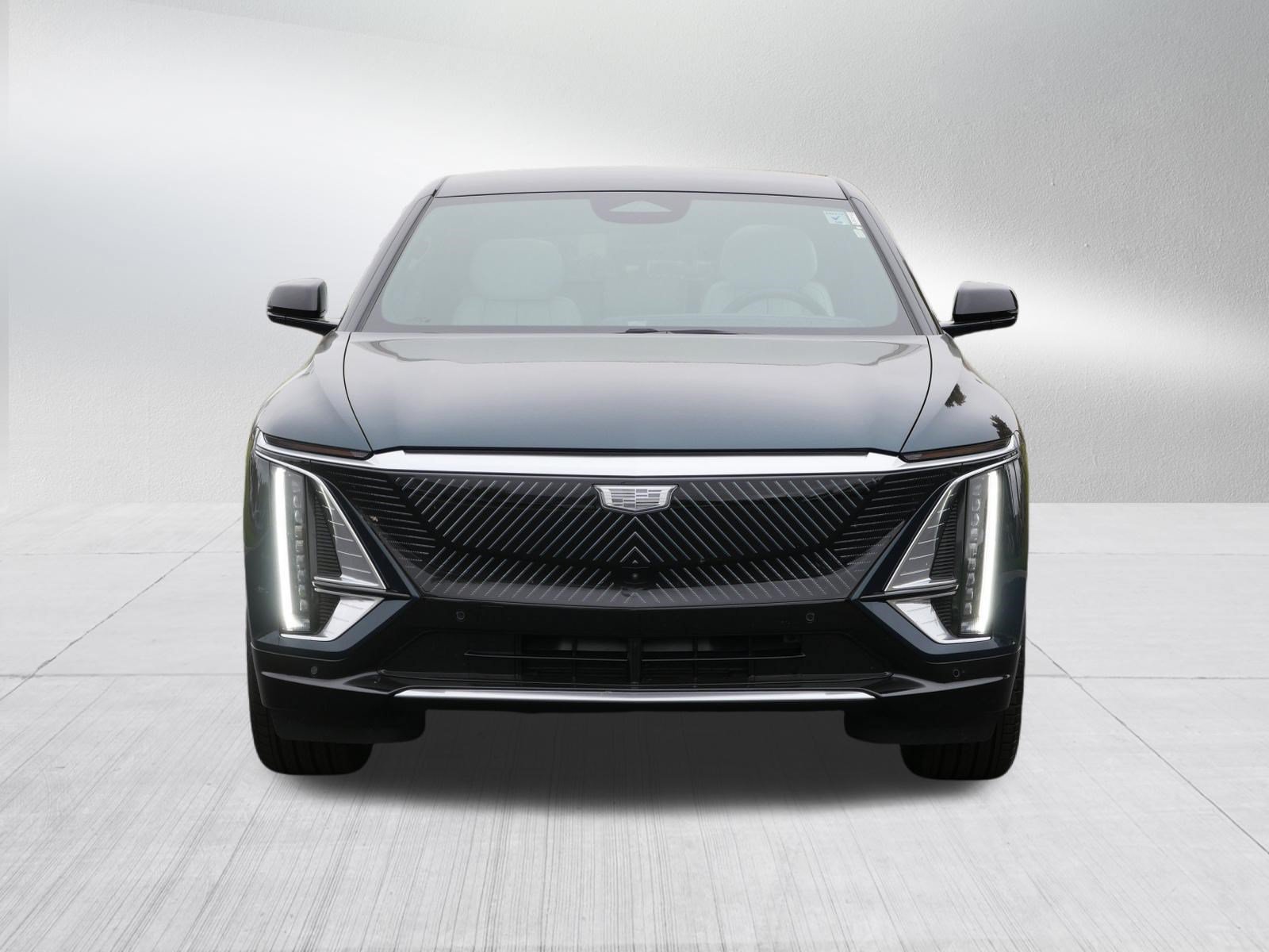 Used 2026 Cadillac Lyriq Luxury w/ LPO, Floor Liner Package AWD/4WD image 2