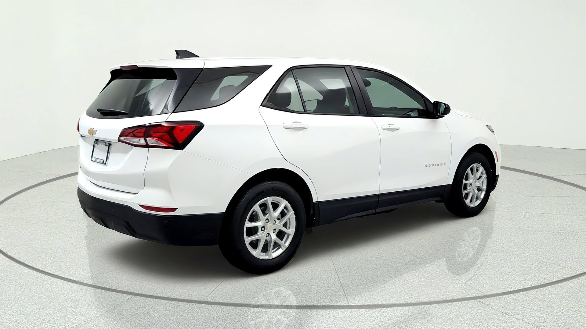 Certified 2024 Chevrolet Equinox LS w/ Driver Confidence II Package FWD image 5