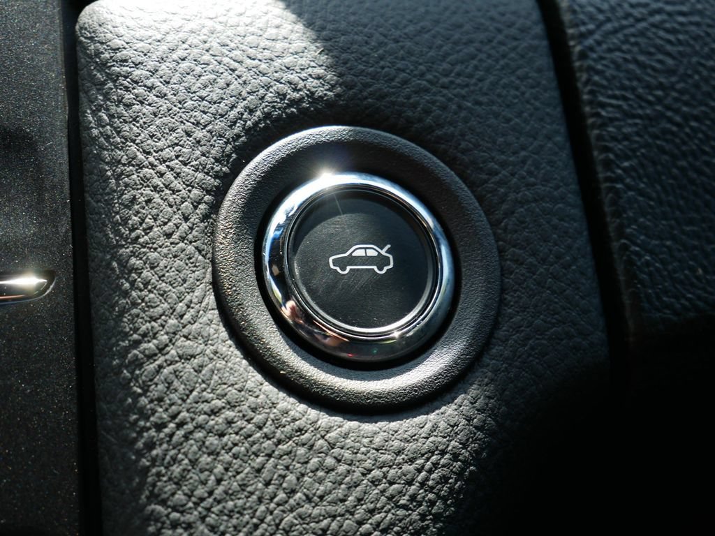 Used 2016 Ford Taurus SEL w/ Equipment Group 201A FWD image 24