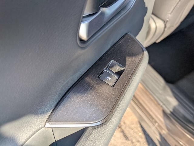 New 2026 Nissan Kicks SR w/ Cold Weather Package AWD/4WD image 12