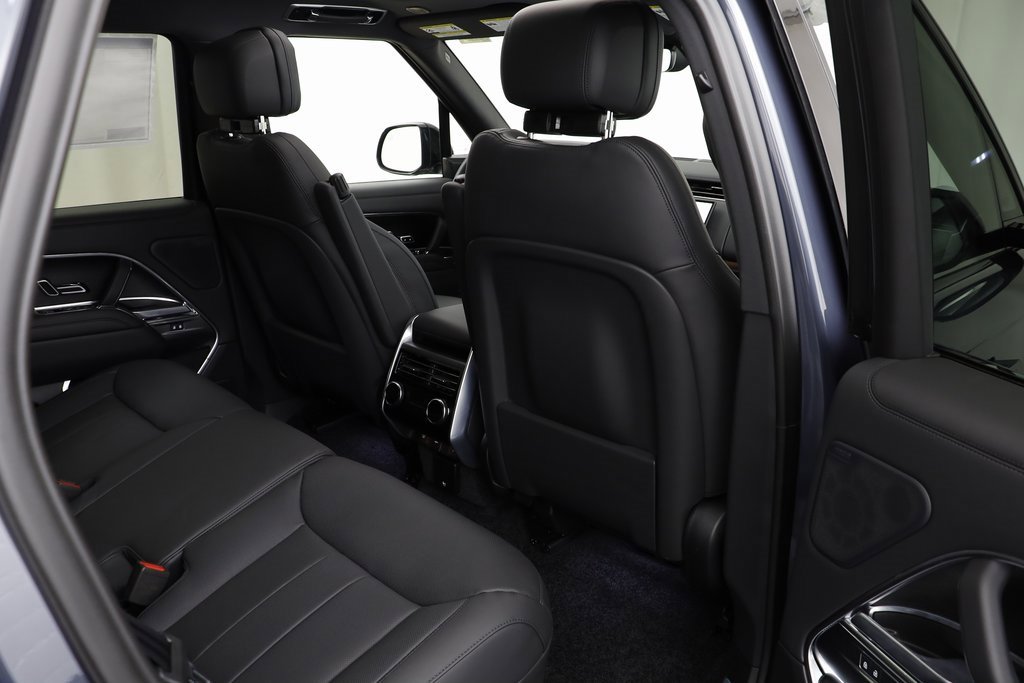 New 2025 Land Rover Range Rover SE image 18
