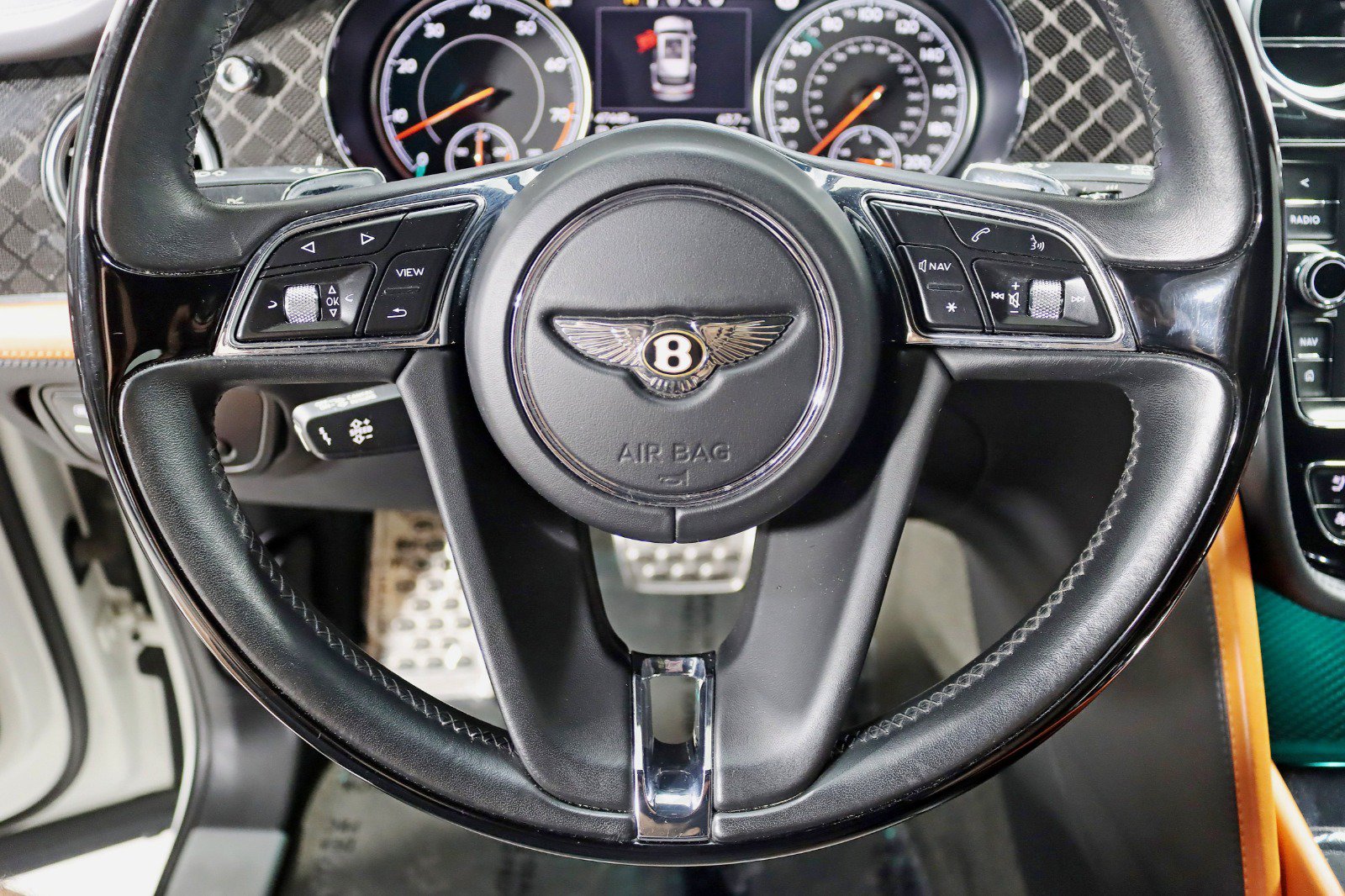 Used 2020 Bentley Bentayga Design Series AWD/4WD image 16