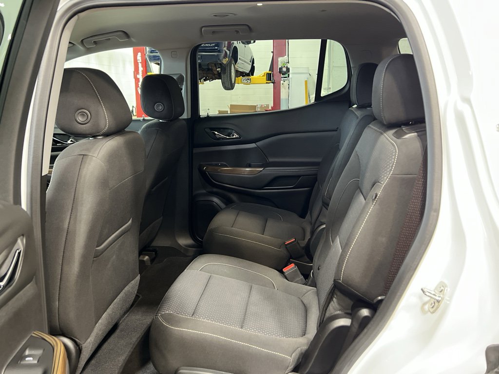 Used 2023 GMC Acadia SLE w/ Driver Convenience Package image 33