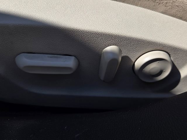 Used 2013 Buick Regal Premium image 17