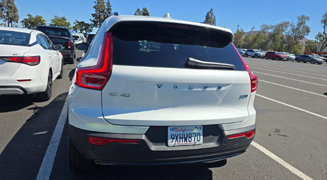 Used 2026 Volvo XC40 B5 Plus AWD/4WD image 4