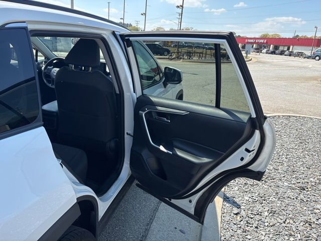 Used 2022 Toyota RAV4 XLE image 22